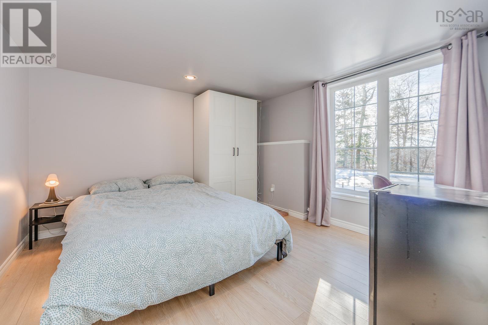 Property 18 of 34 of 102 Maple Boulevard