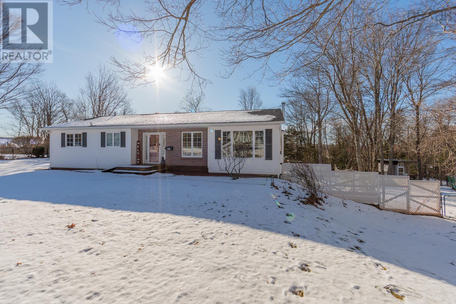 Property photo of 102 Maple Boulevard