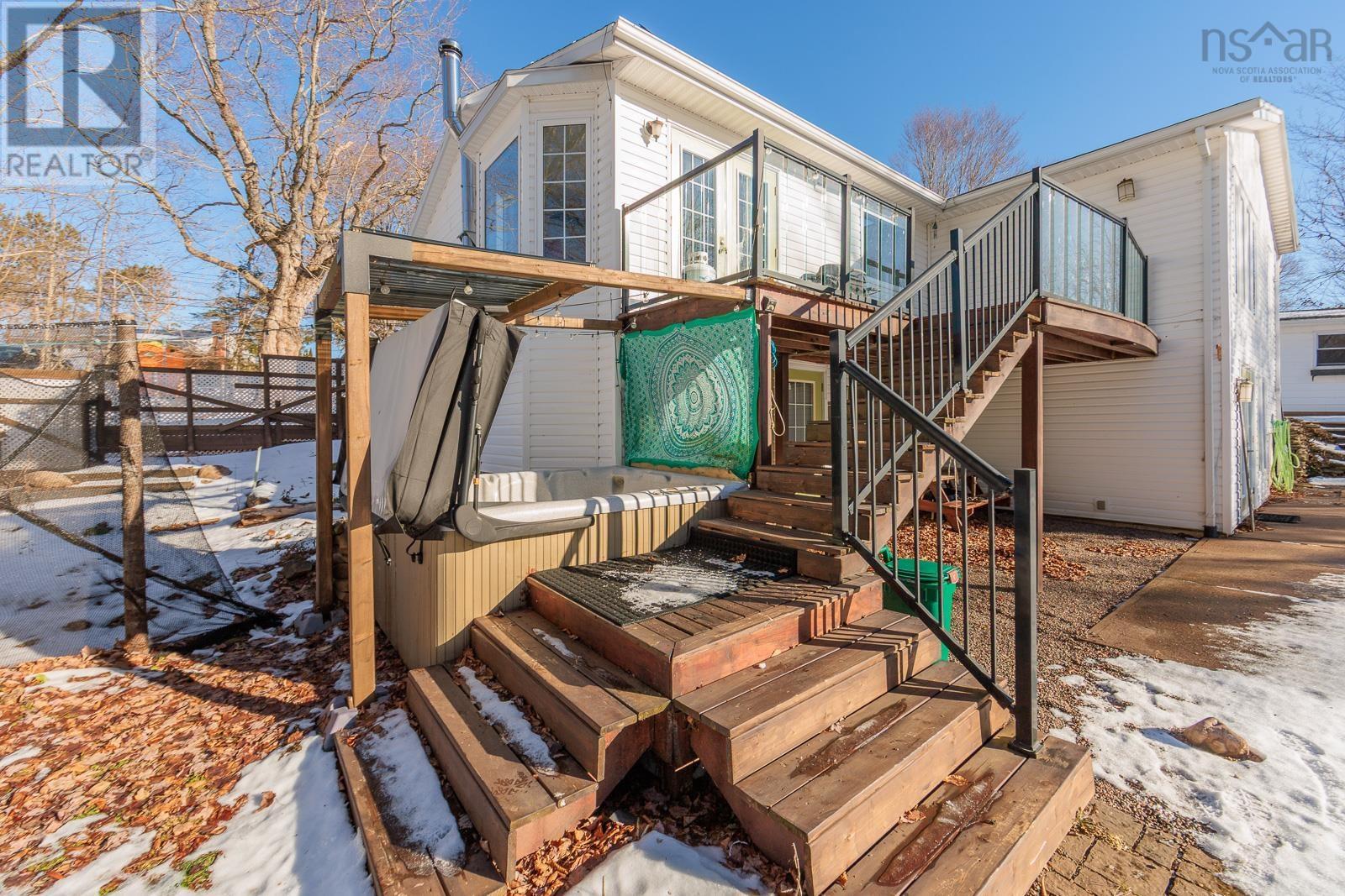 Property 6 of 34 of 102 Maple Boulevard