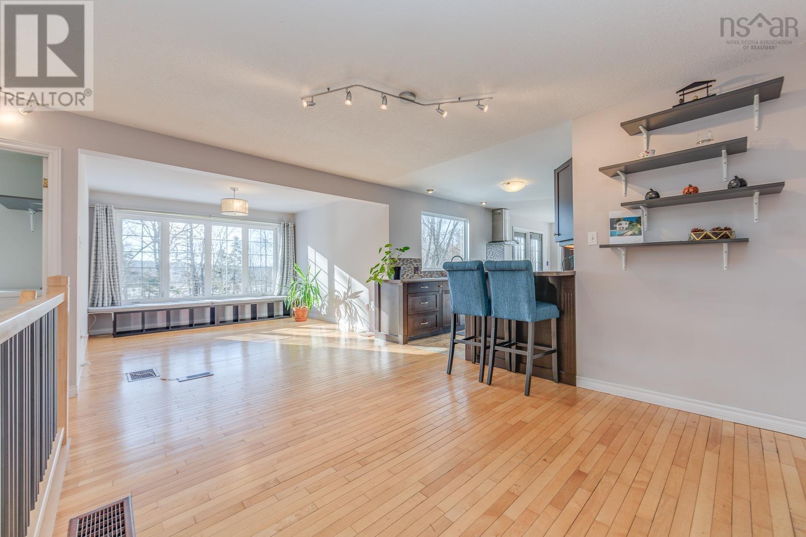 Property 7 of 34 of 102 Maple Boulevard