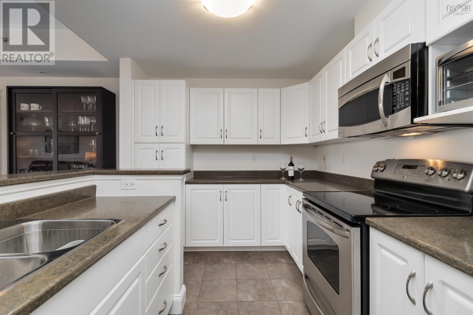 Property 36 of 50 of 812 60 Walter Havill Drive