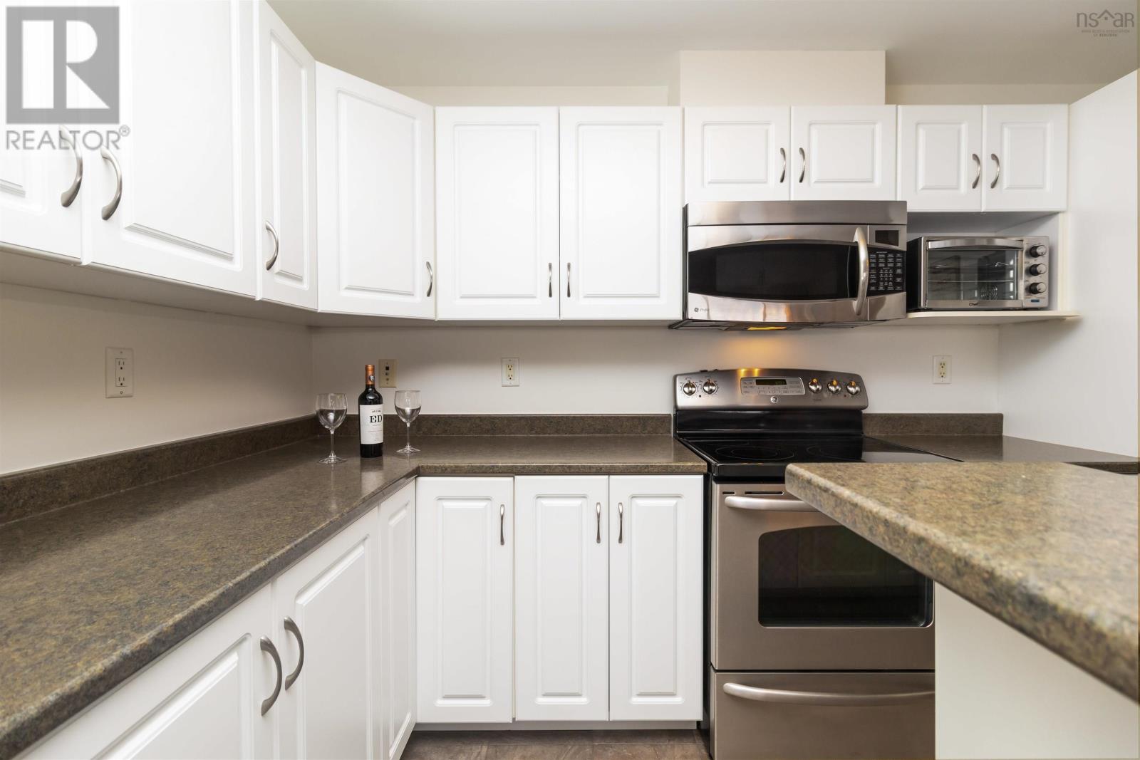 Property 21 of 50 of 812 60 Walter Havill Drive