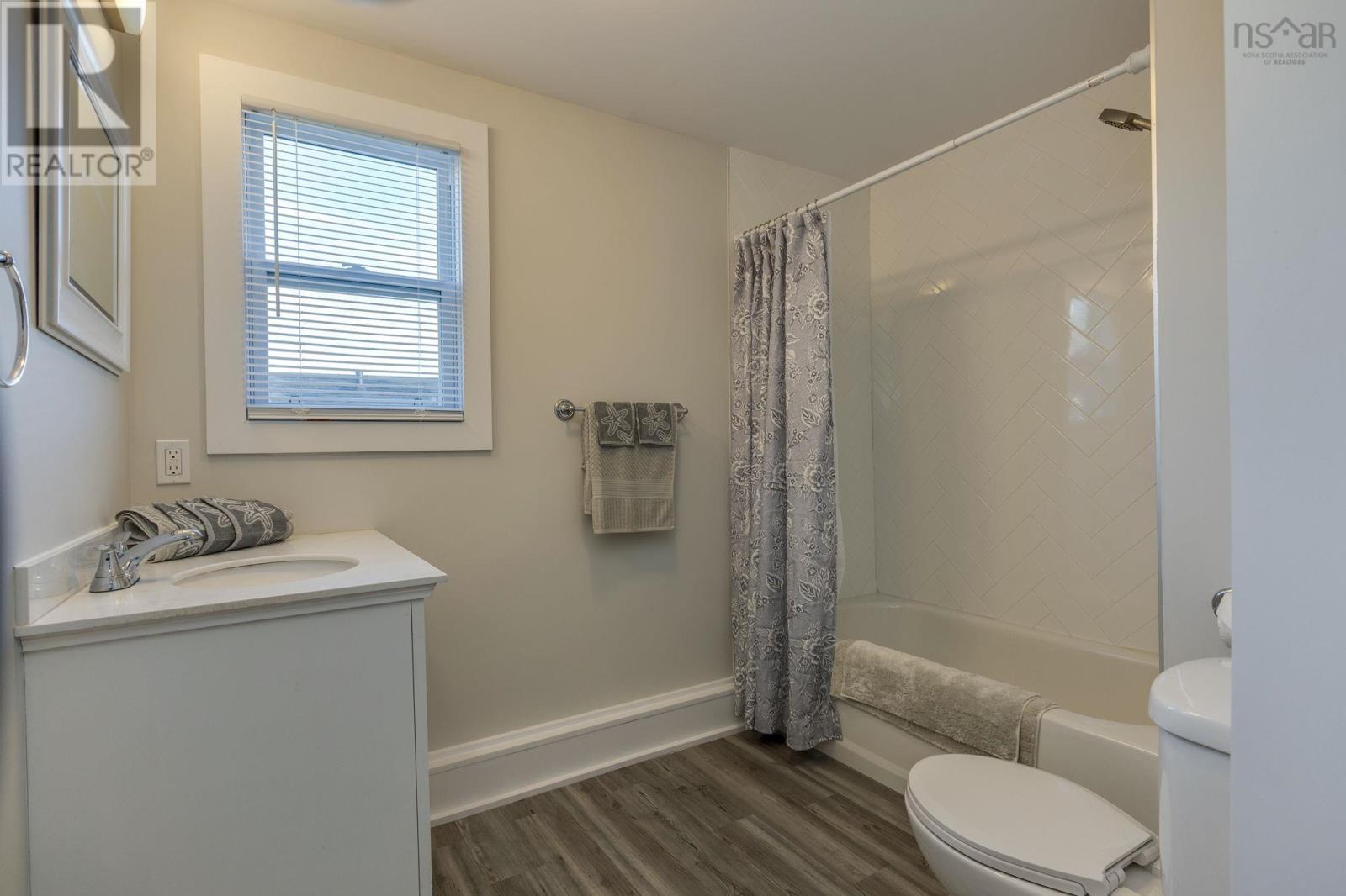 Property 23 of 41 of 406 Glen Rise Drive