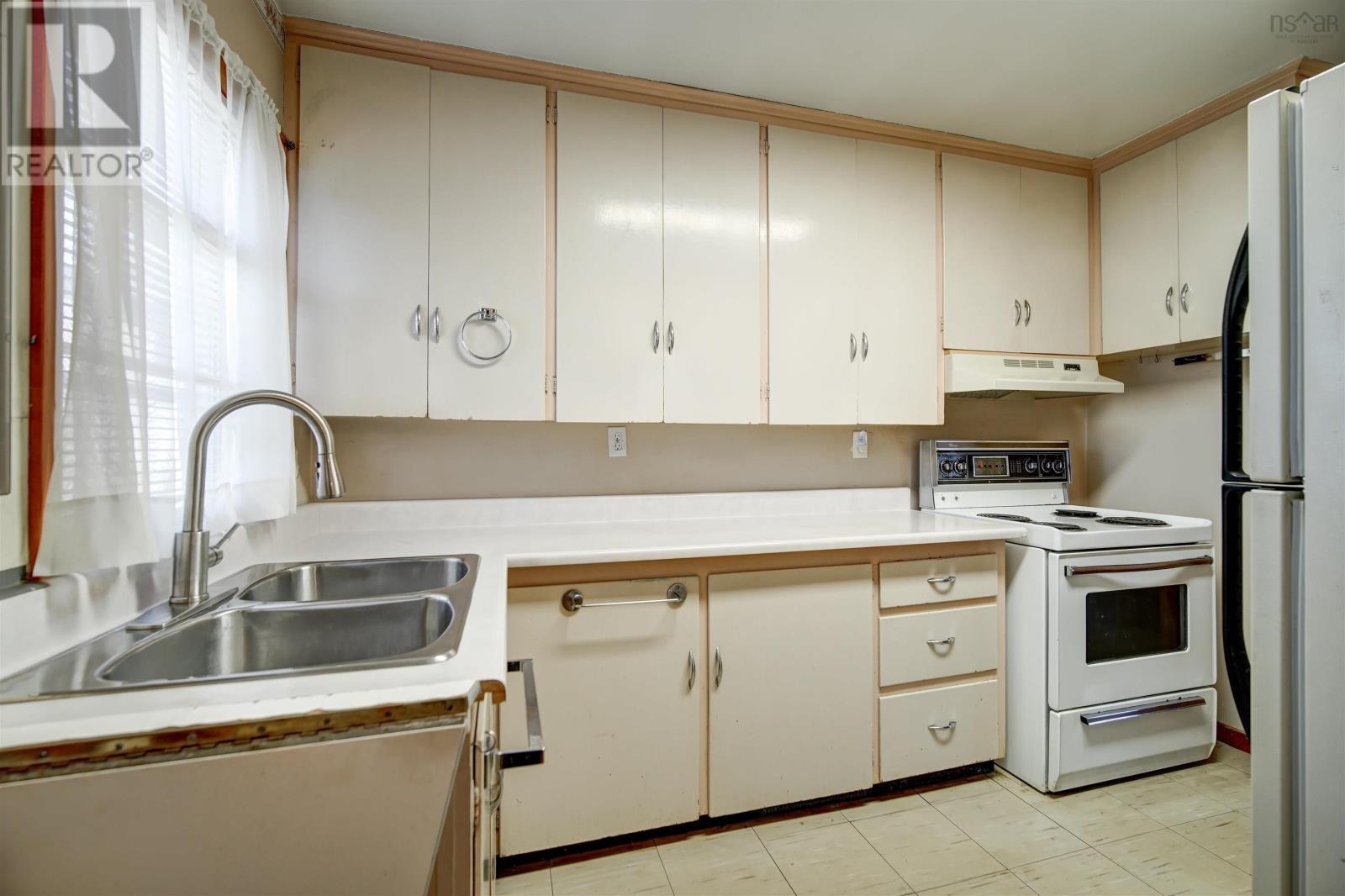 Property 20 of 44 of 3156 Aikens Avenue