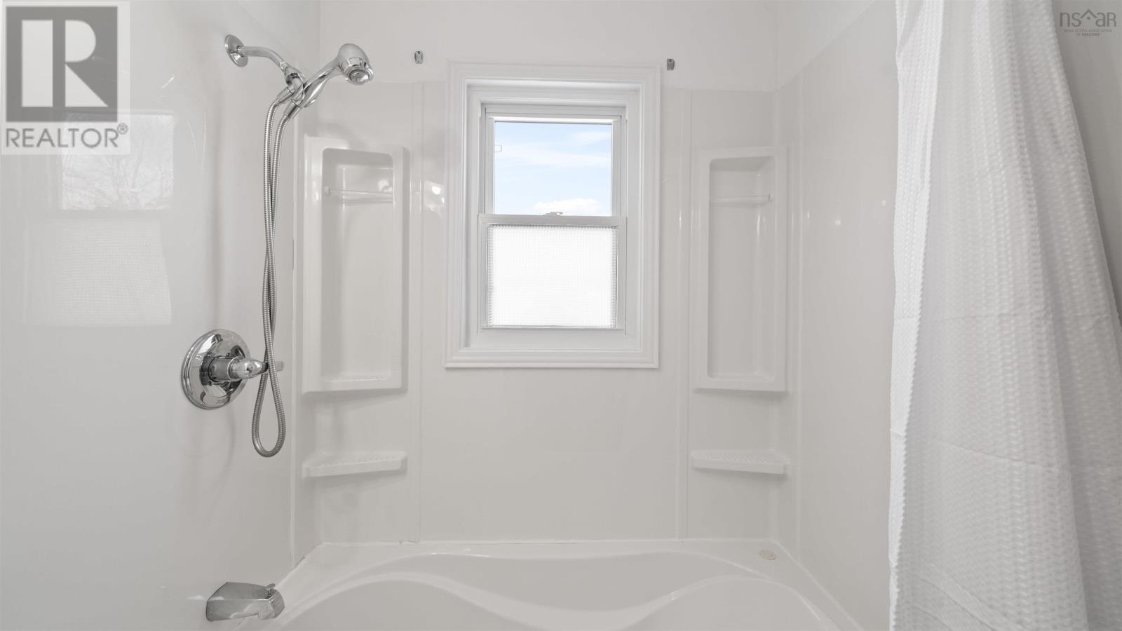 Property 20 of 43 of 186 Empire Street