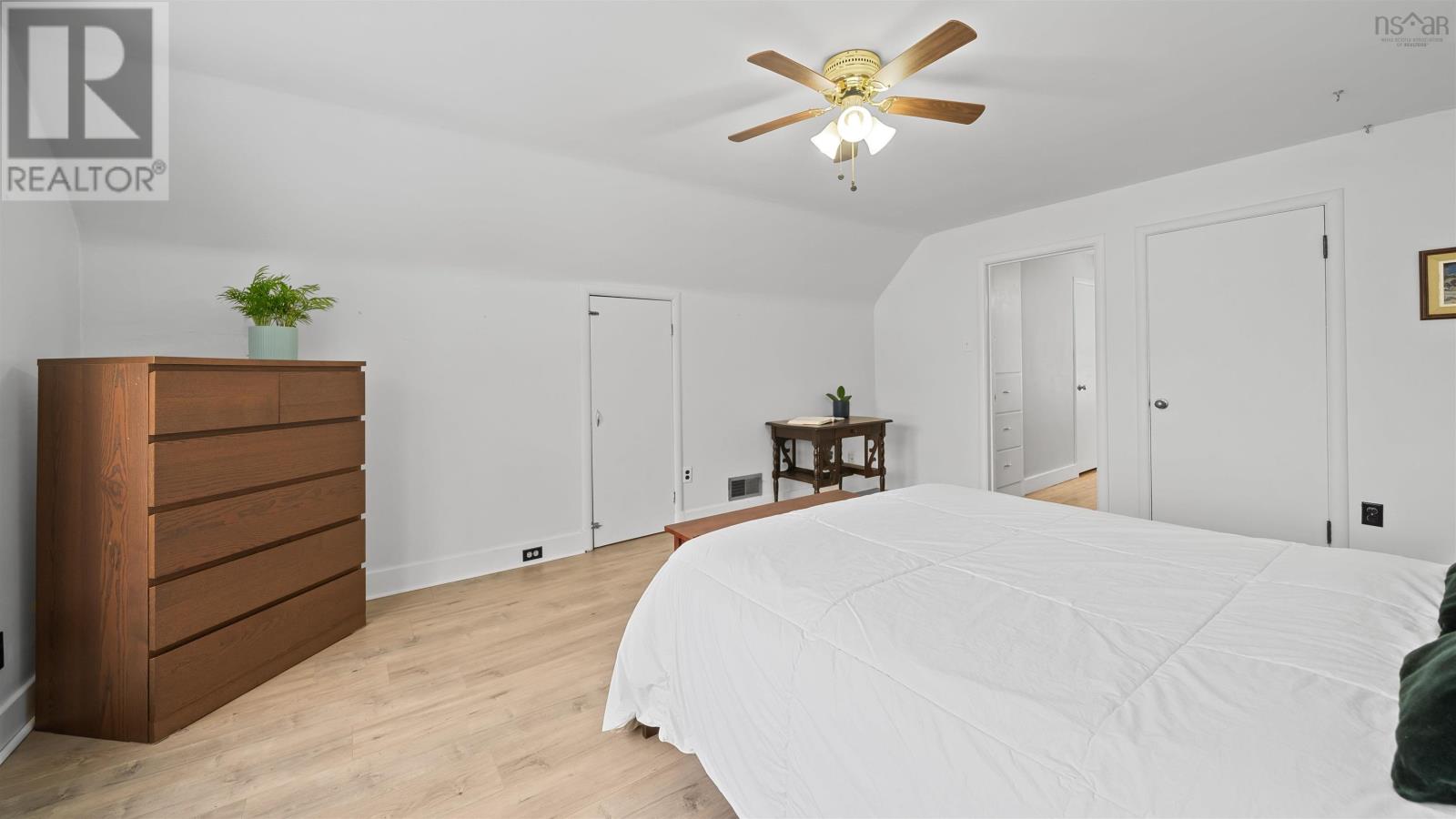 Property 27 of 43 of 186 Empire Street