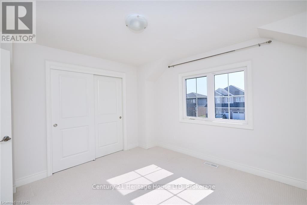 14 OVERHOLT DRIVE - 32