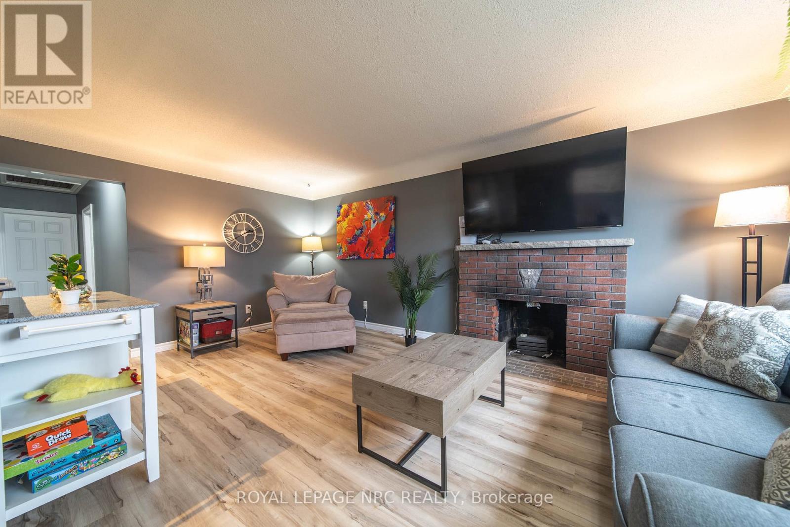 955 Ferndale photo 3