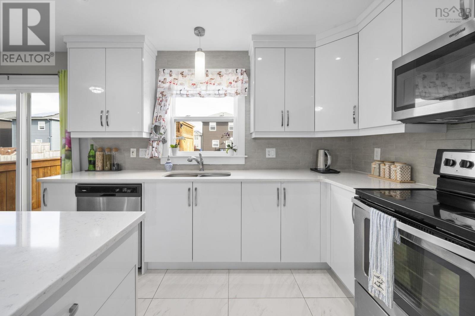 Property 19 of 48 of 182 Titanium Crescent