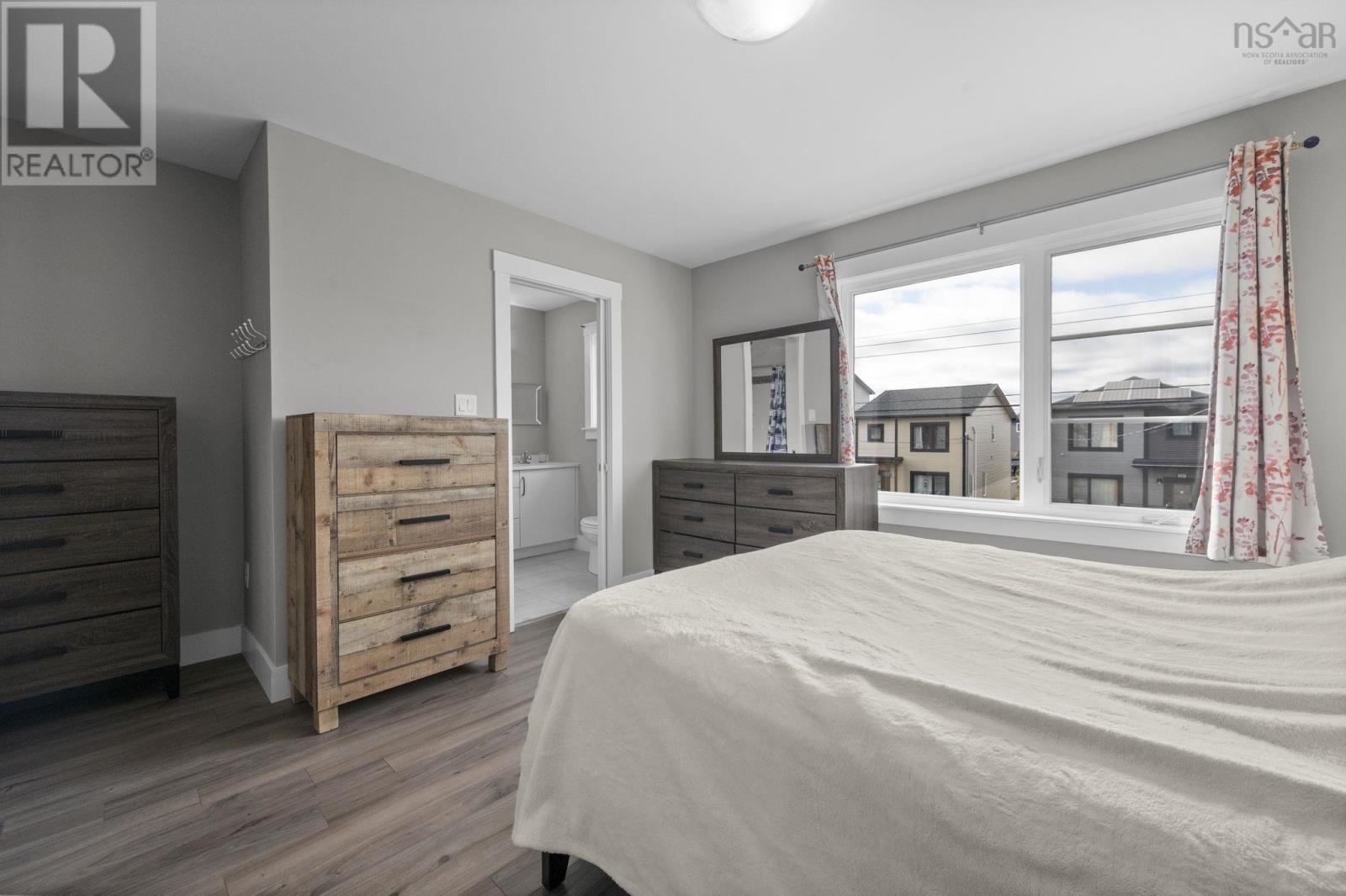 Property 24 of 48 of 182 Titanium Crescent