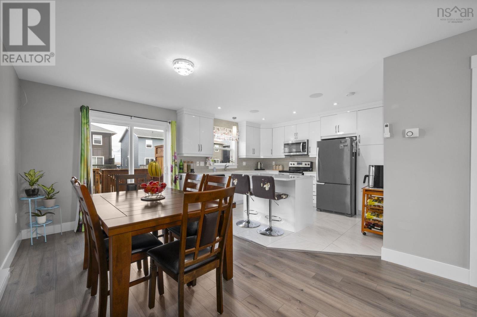 Property 10 of 48 of 182 Titanium Crescent