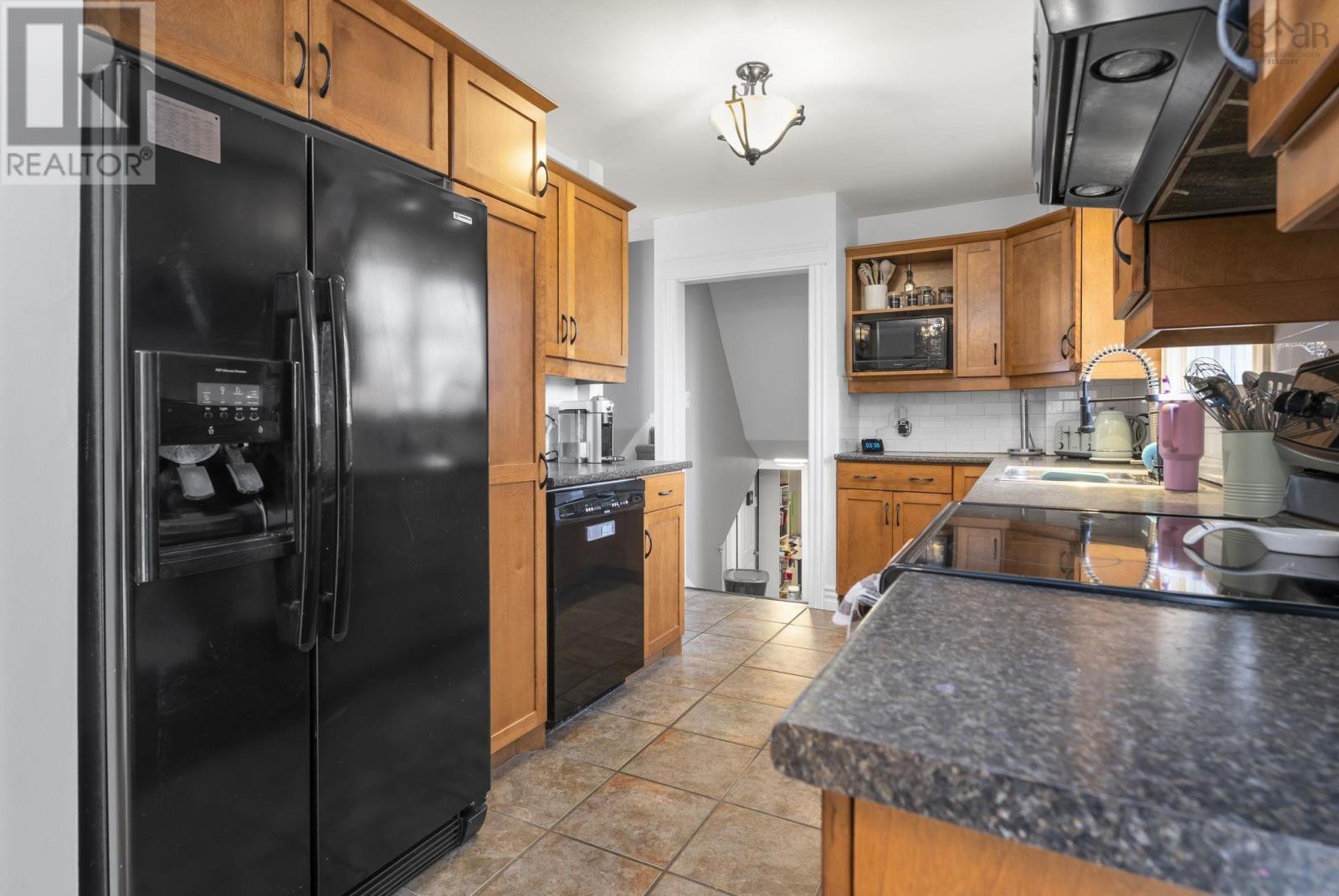 Property 12 of 44 of 143 Amaranth Crescent