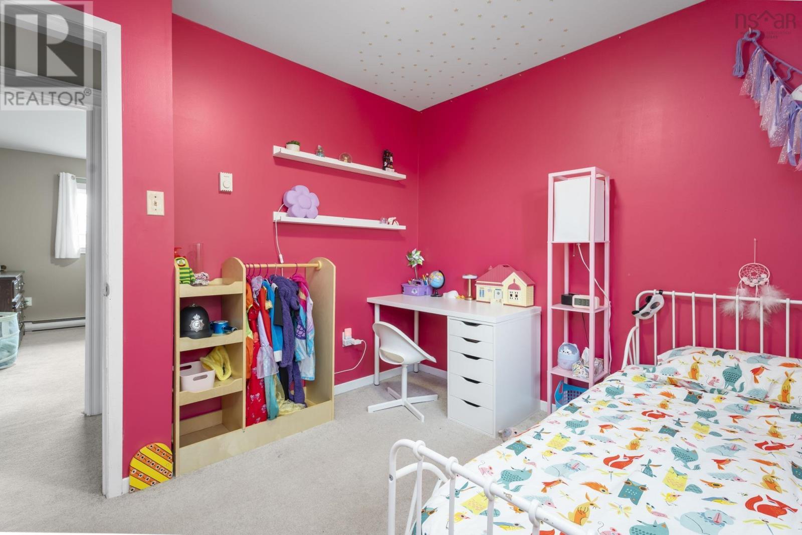 Property 17 of 44 of 143 Amaranth Crescent