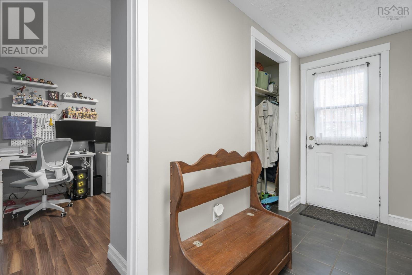 Property 24 of 44 of 143 Amaranth Crescent