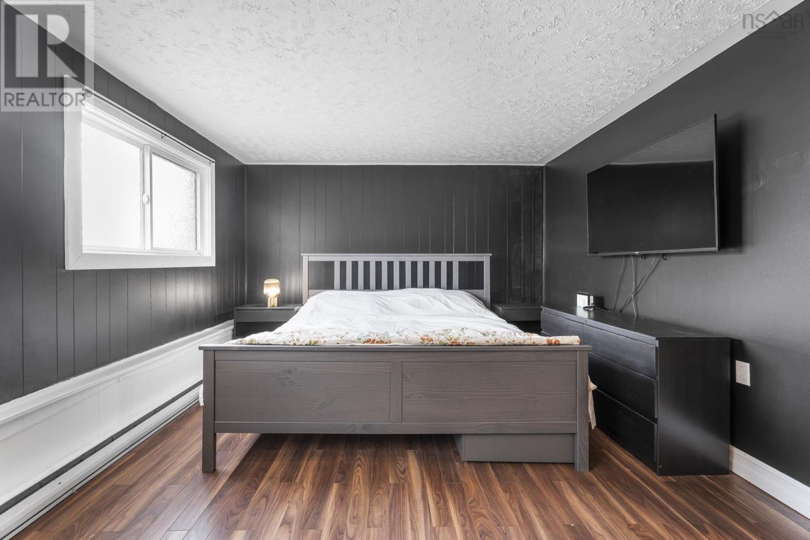 Property 29 of 44 of 143 Amaranth Crescent