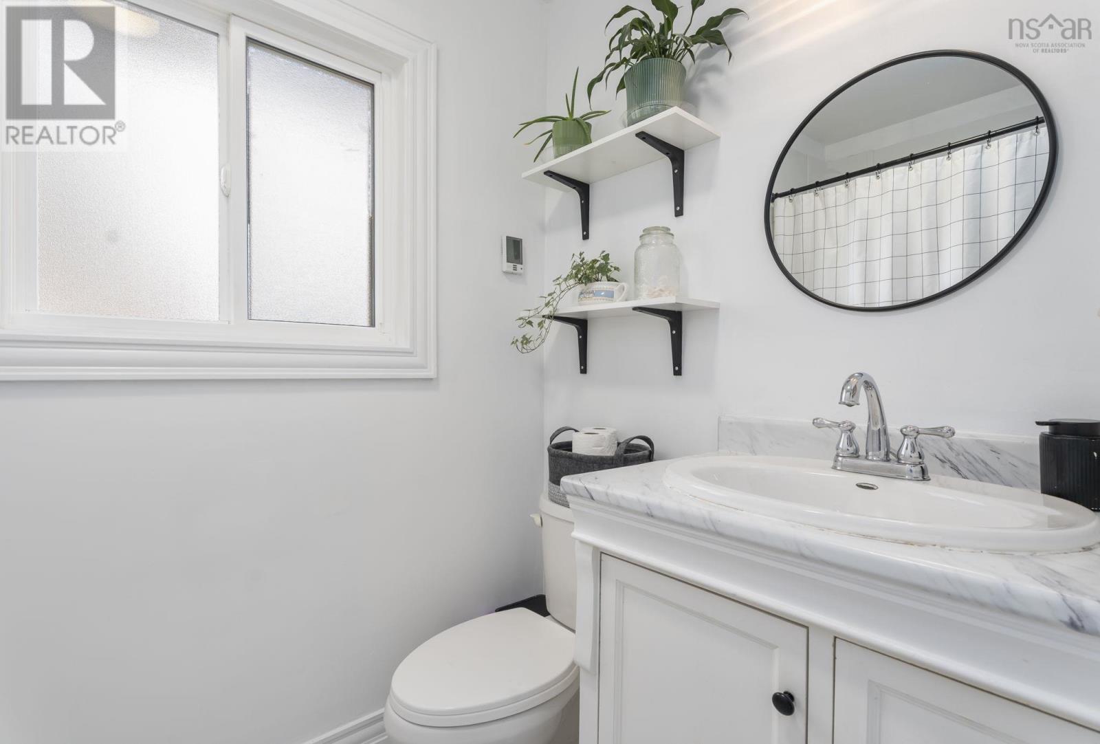 Property 23 of 44 of 143 Amaranth Crescent