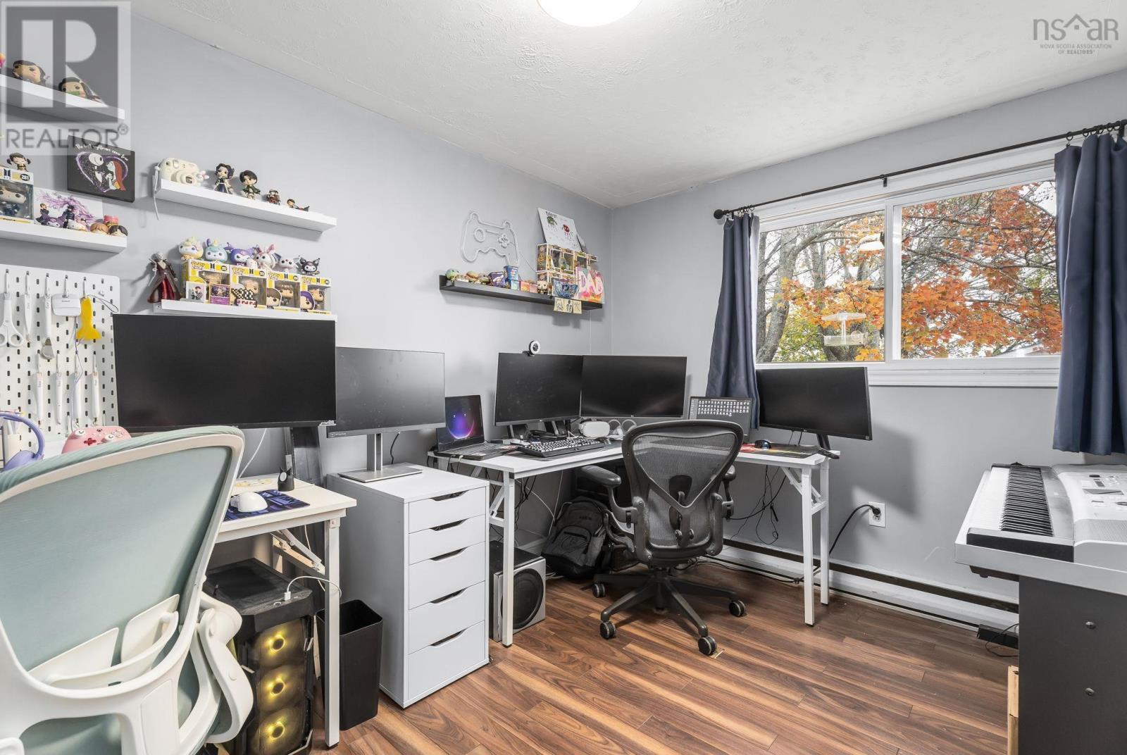 Property 25 of 44 of 143 Amaranth Crescent