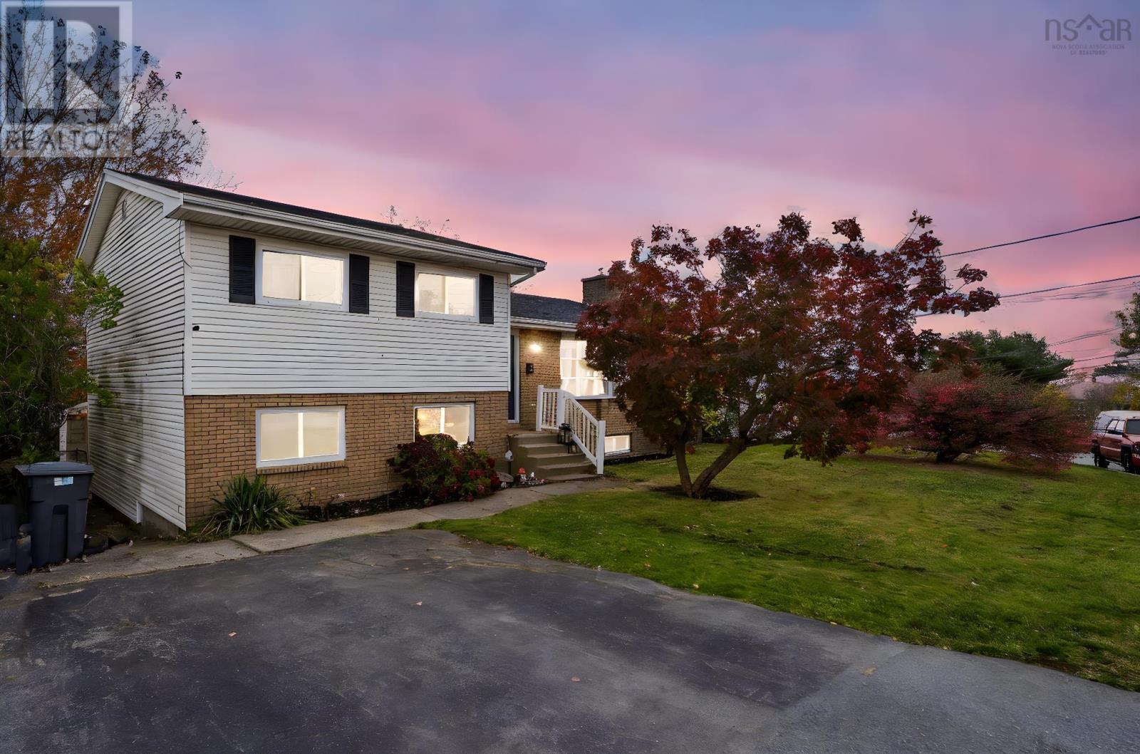 Property 2 of 44 of 143 Amaranth Crescent