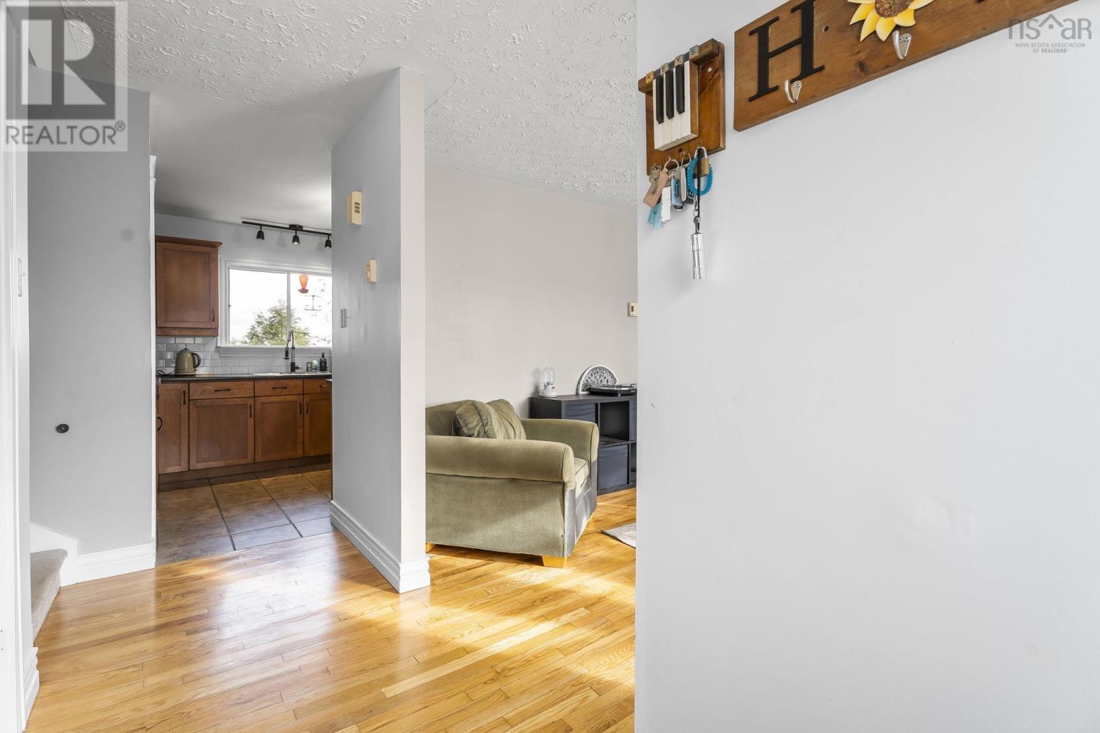 Property 3 of 44 of 143 Amaranth Crescent