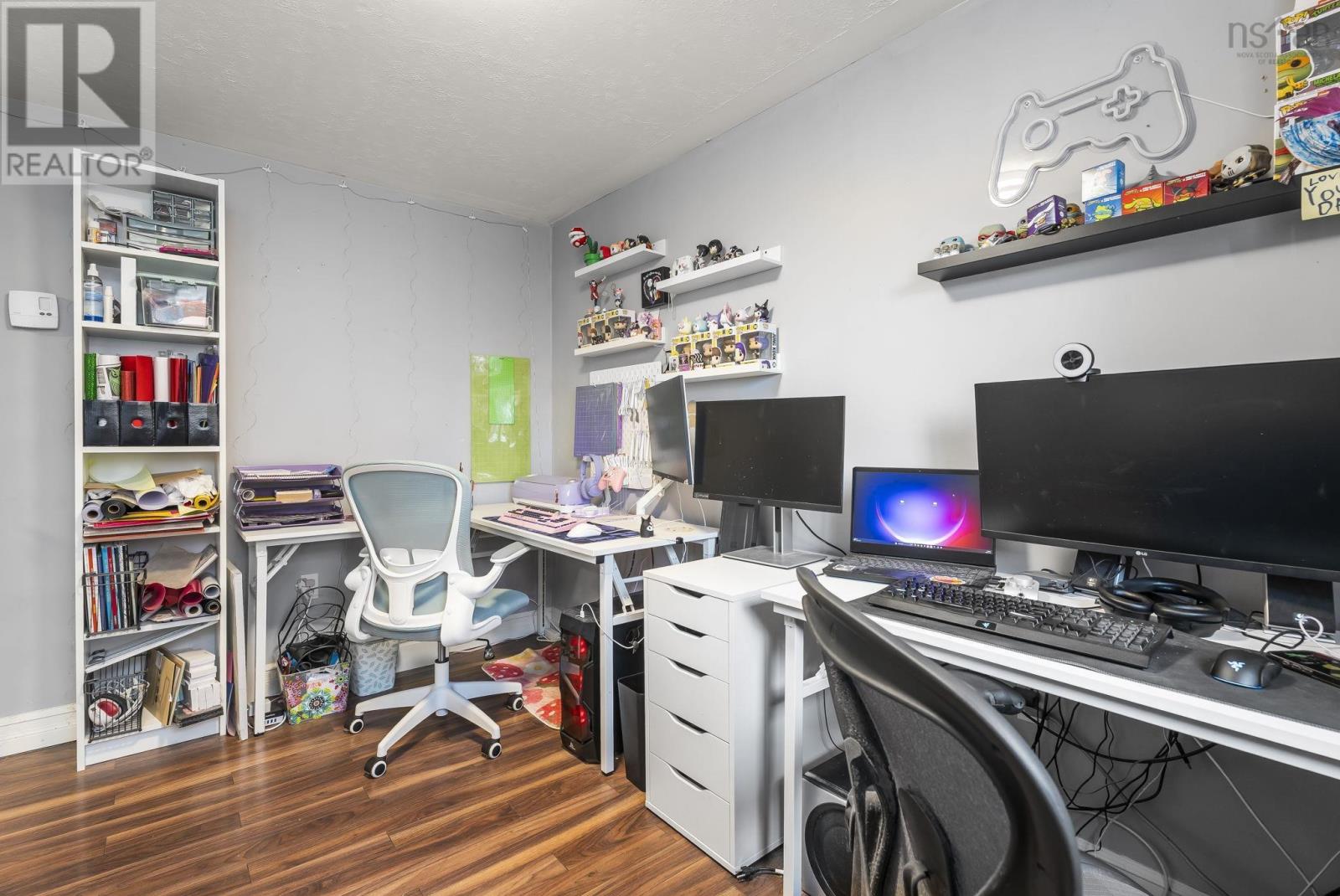 Property 26 of 44 of 143 Amaranth Crescent