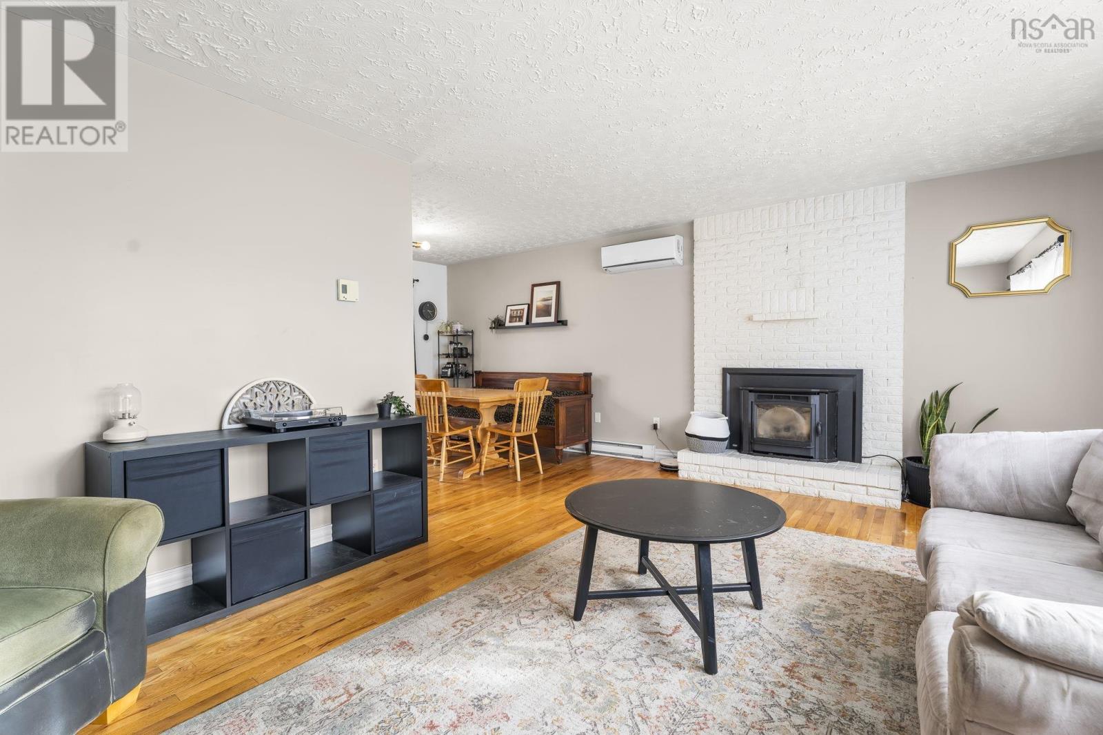 Property 7 of 44 of 143 Amaranth Crescent