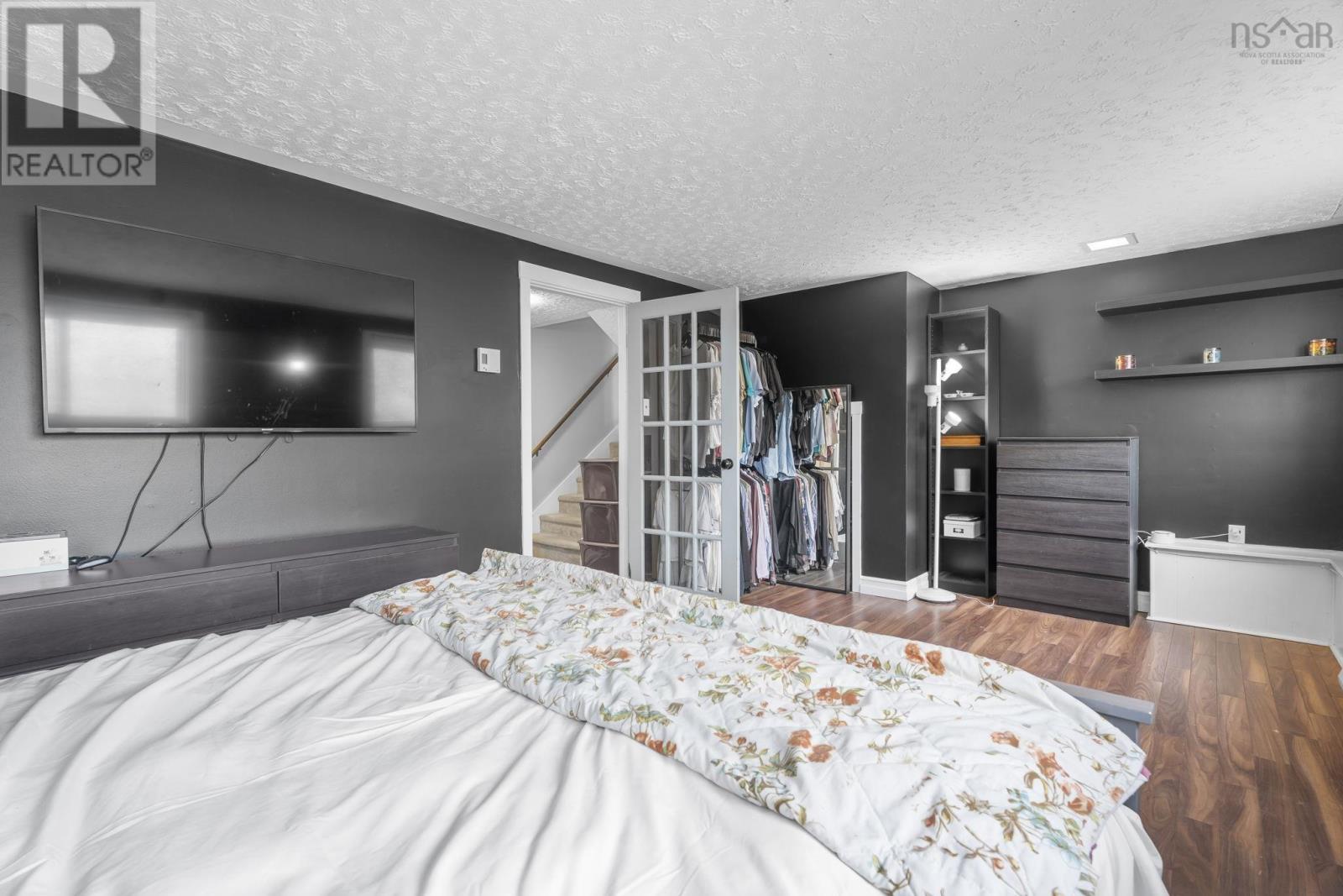 Property 30 of 44 of 143 Amaranth Crescent