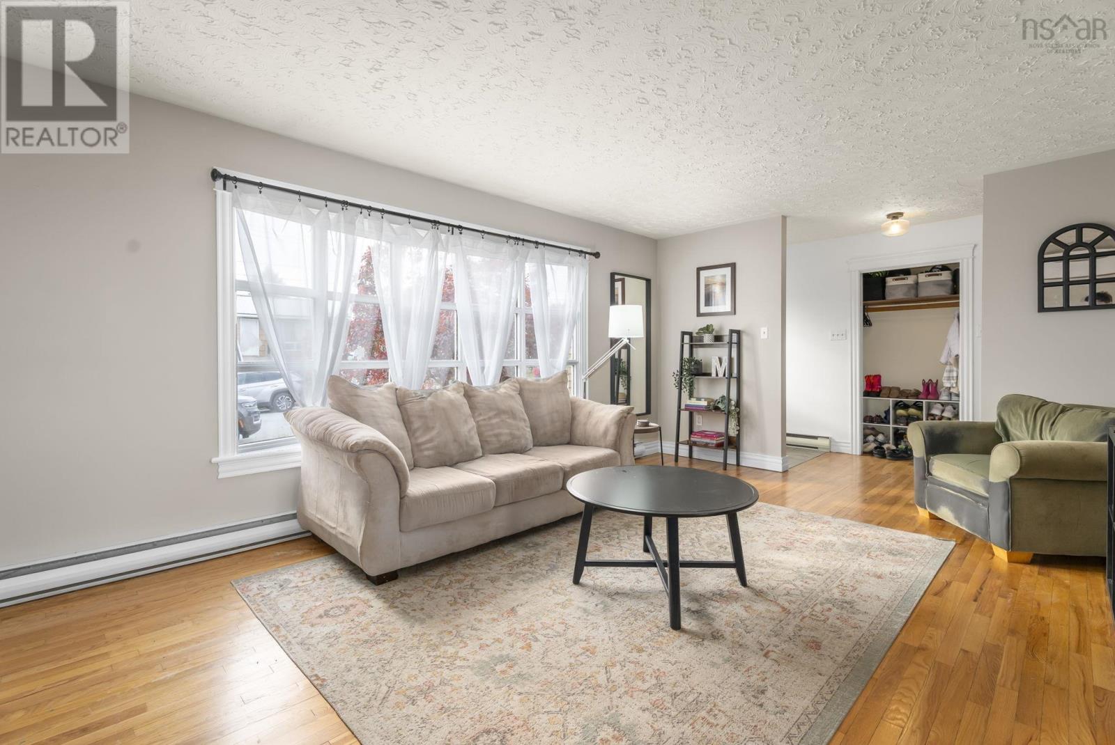 Property 8 of 44 of 143 Amaranth Crescent