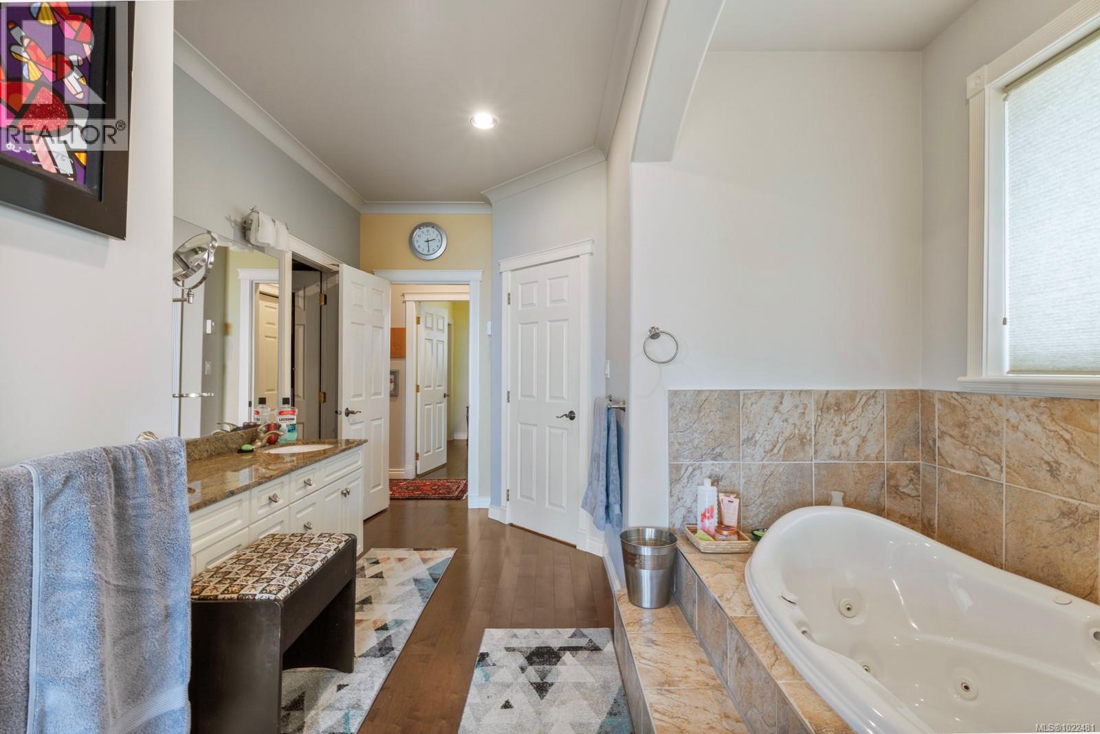 7012 Island View Pl, Central Saanich