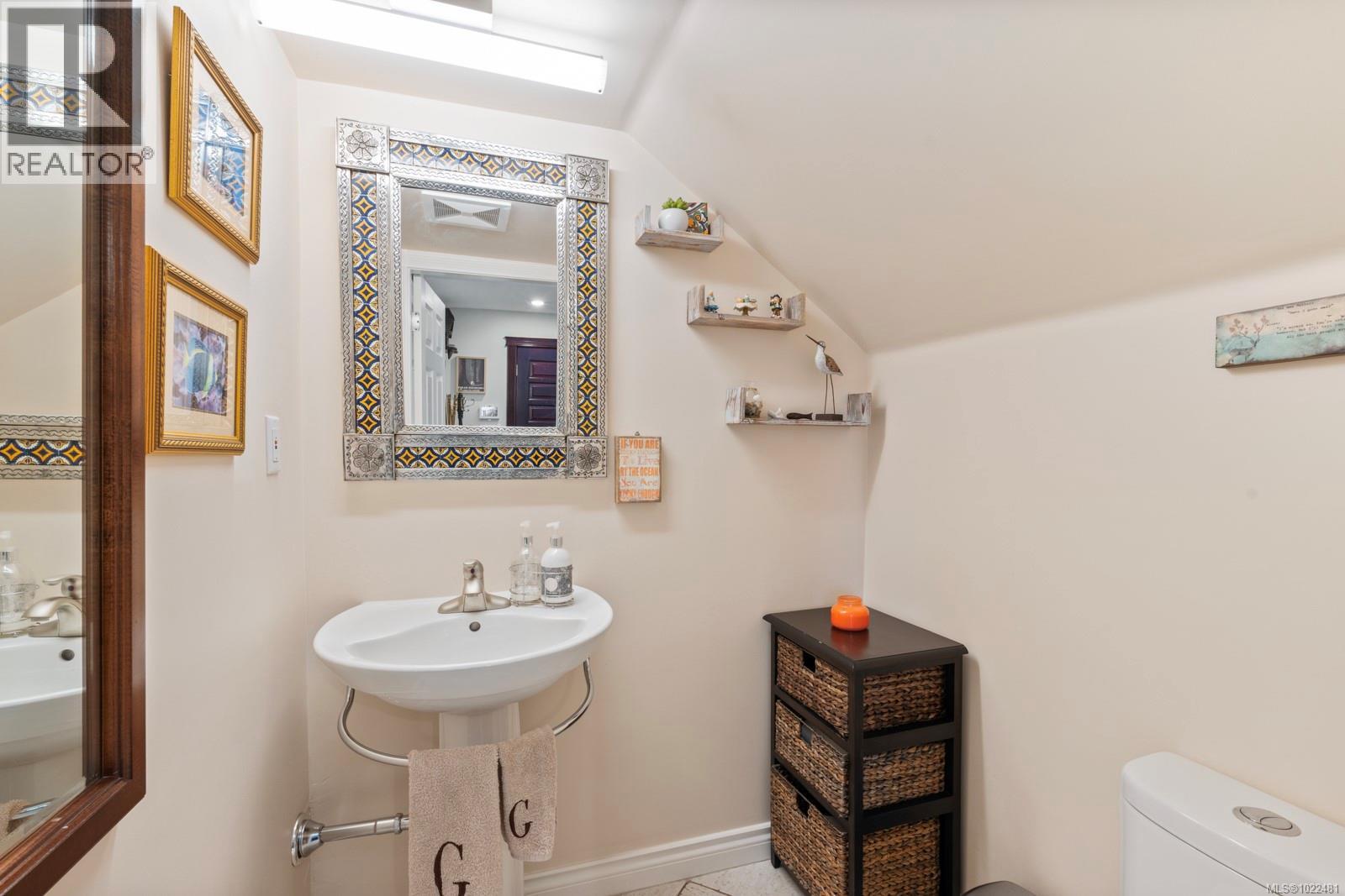 7012 Island View Pl, Central Saanich