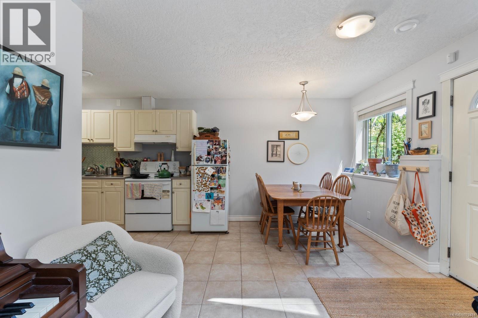 7012 Island View Pl, Central Saanich