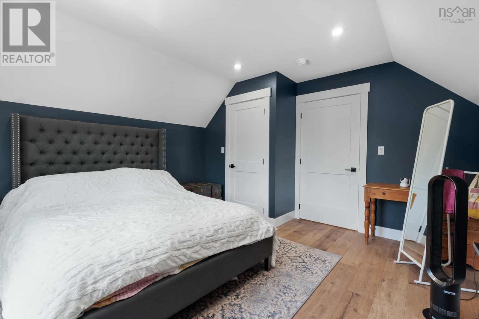 Property 27 of 31 of 406 Falmouth Back Road