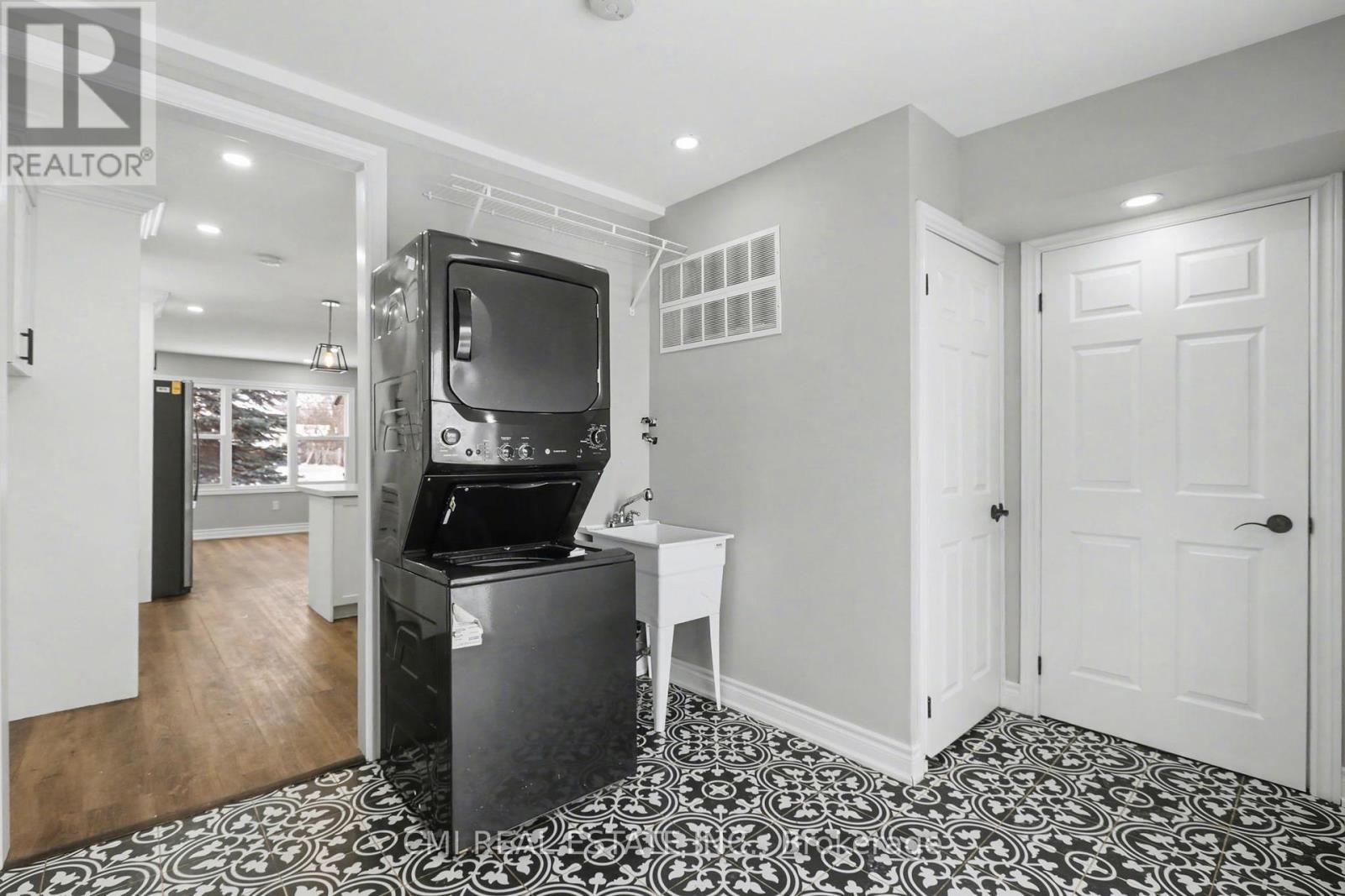 1226 WIGLE AVENUE - 35