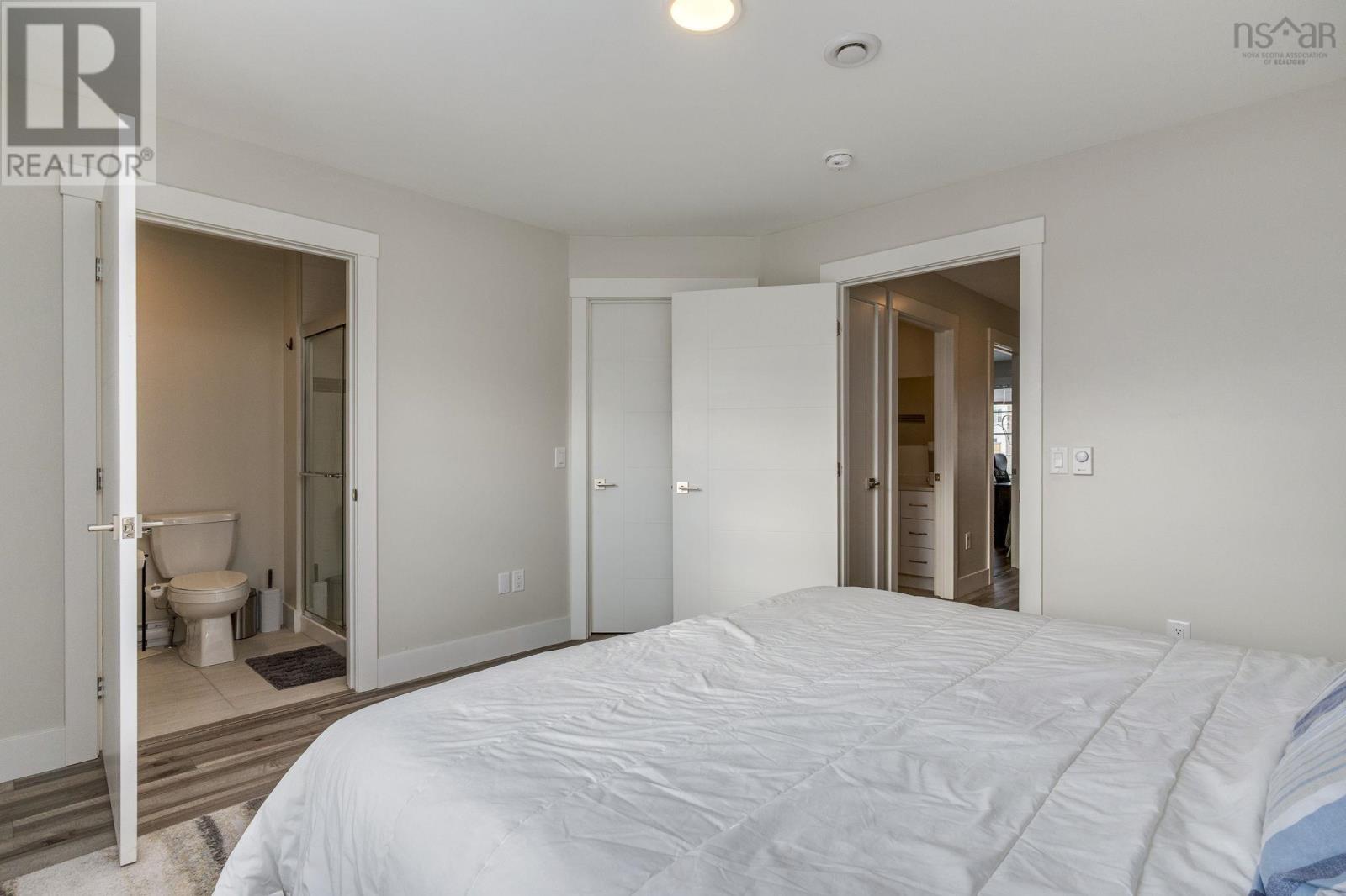 Property 20 of 31 of 31 Grosse Street