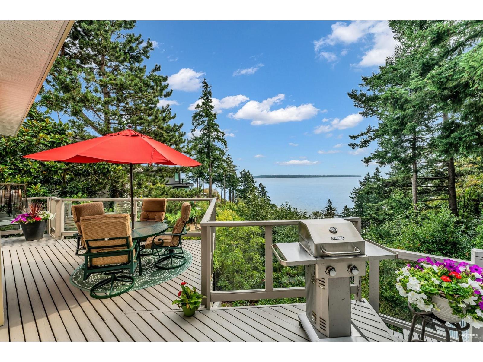 14104 MARINE DRIVE, White Rock