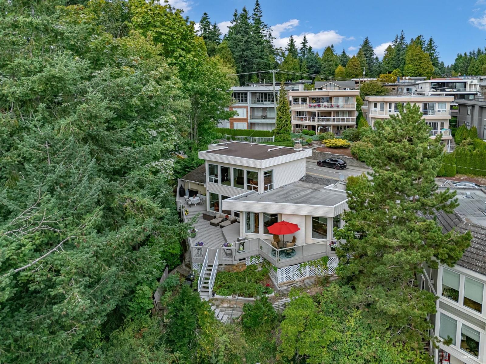 14104 MARINE DRIVE, White Rock