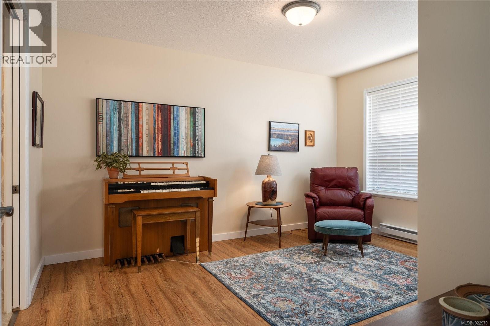 703 261 Mills St, Parksville