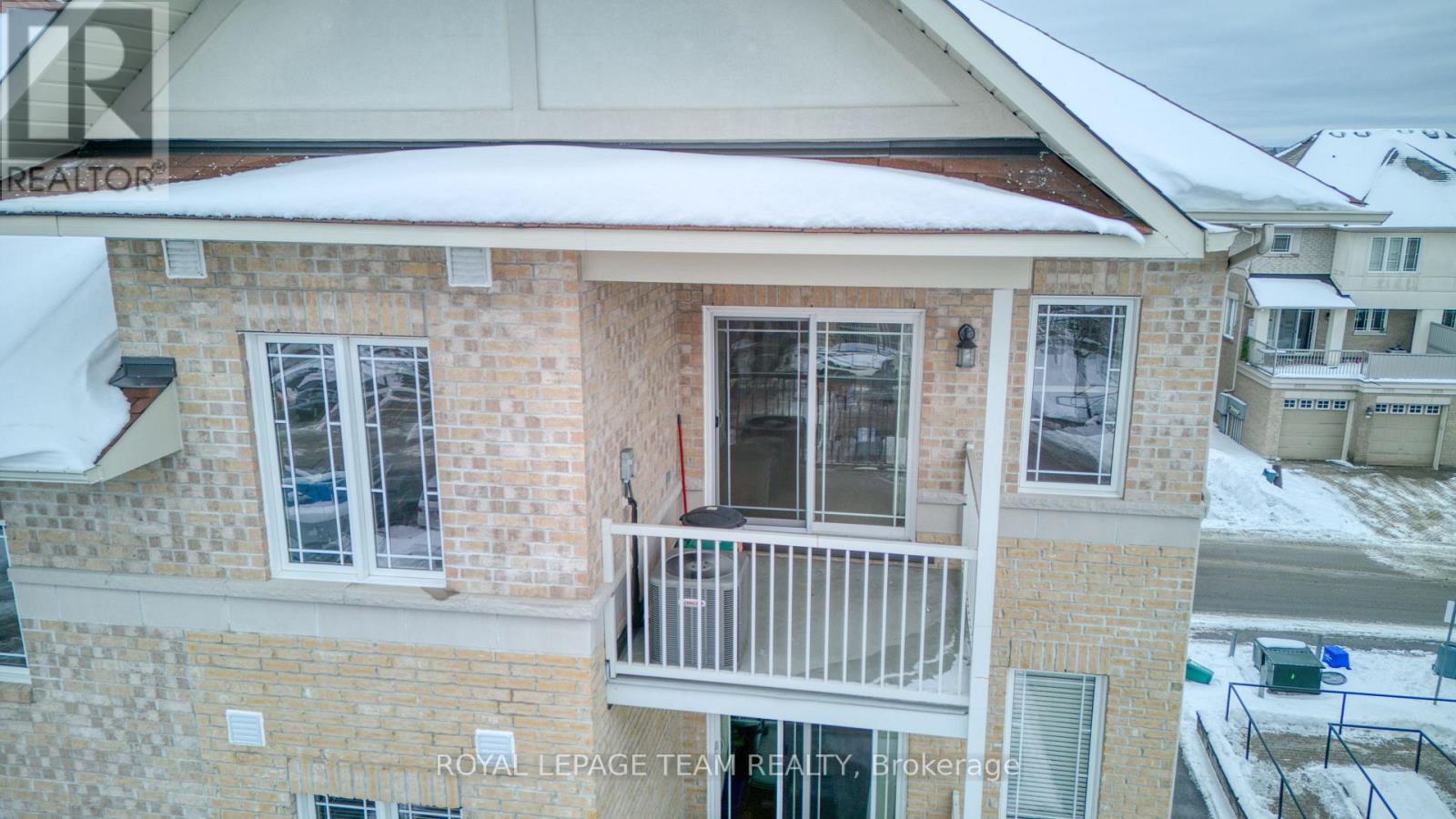 Top level, corner unit