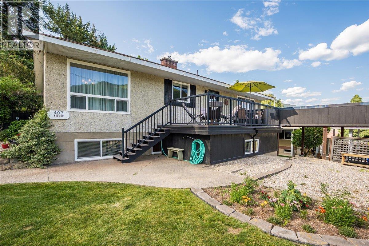 407 Willow Drive, Warfield