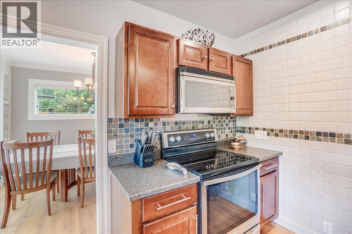 407 Willow Drive, Warfield