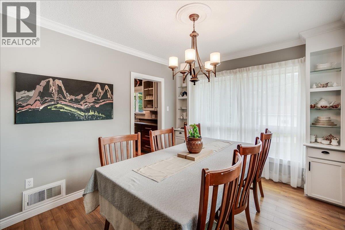 407 Willow Drive, Warfield