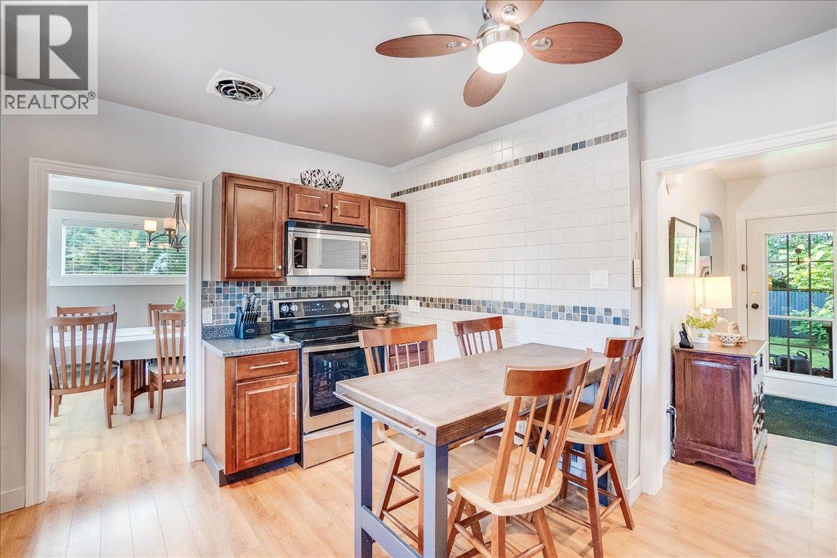 407 Willow Drive, Warfield