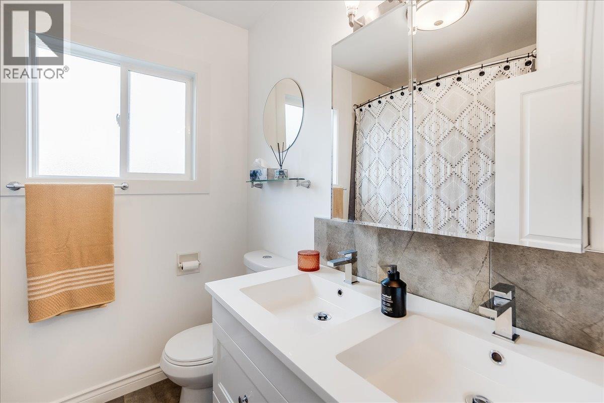 407 Willow Drive, Warfield