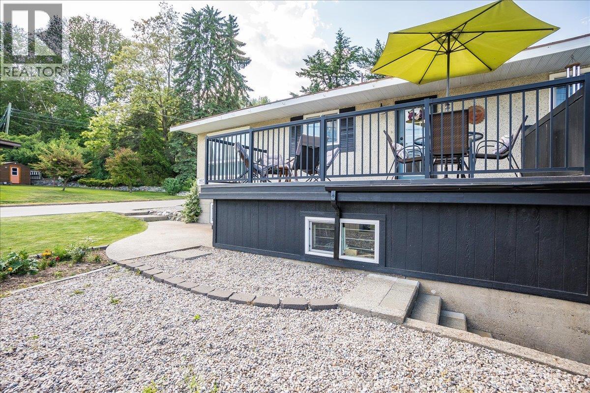 407 Willow Drive, Warfield