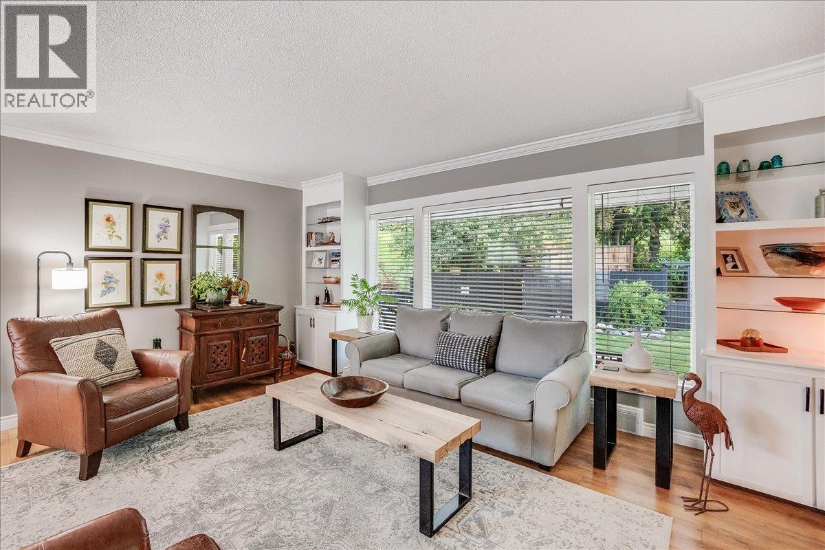 407 Willow Drive, Warfield