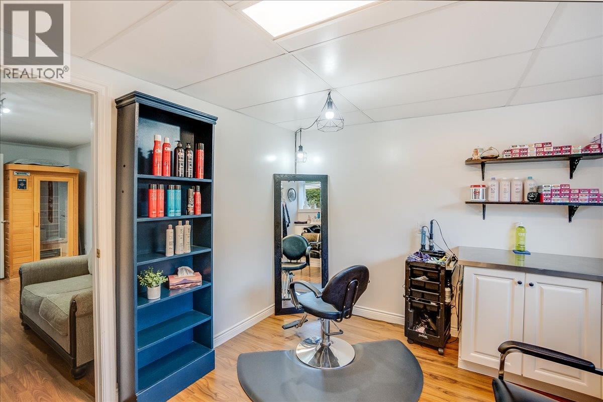 407 Willow Drive, Warfield