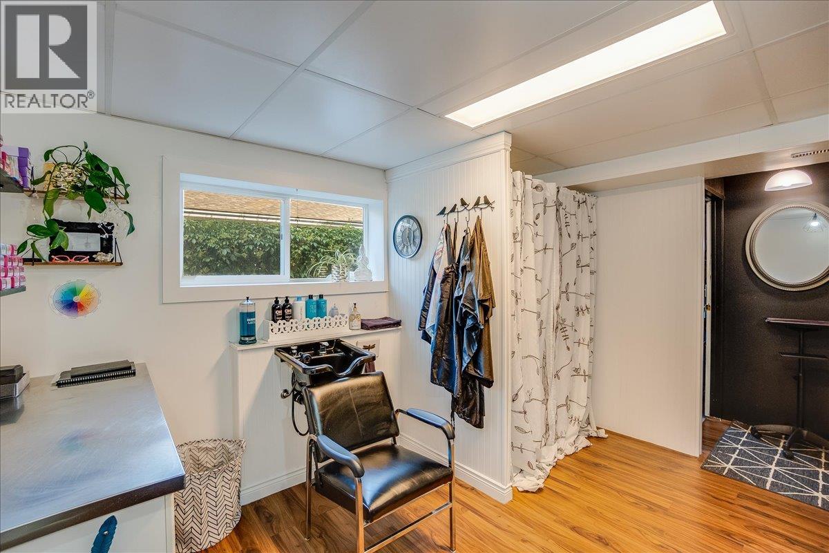 407 Willow Drive, Warfield