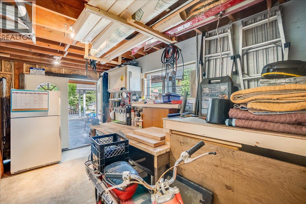 407 Willow Drive, Warfield