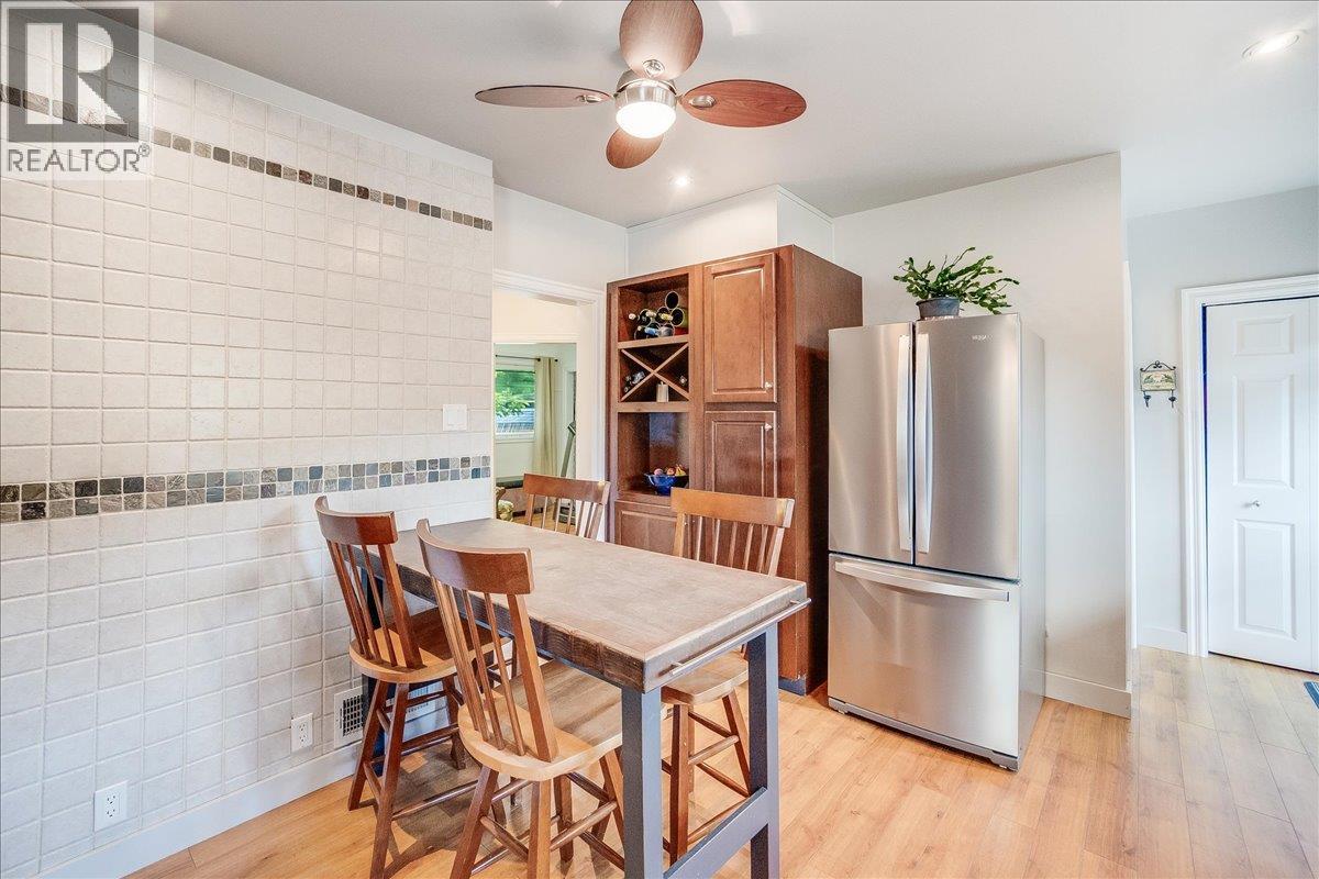 407 Willow Drive, Warfield