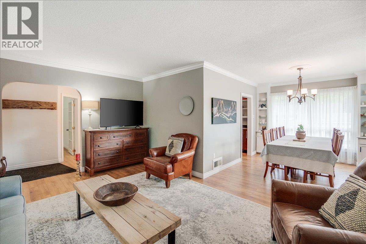 407 Willow Drive, Warfield