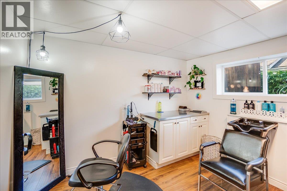 407 Willow Drive, Warfield